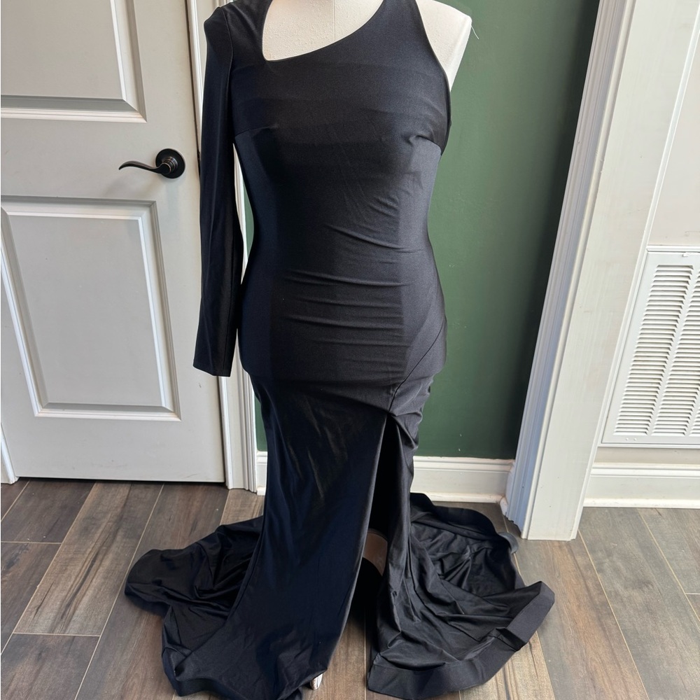 Elegant Black One-Shoulder Dress